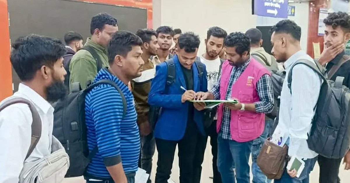 কম্বোডিয়া থেকে ফিরলেন প্রতারণার শিকার ৩৮ বাংলাদেশি