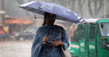 রাতে হালকা বৃষ্টির আভাস