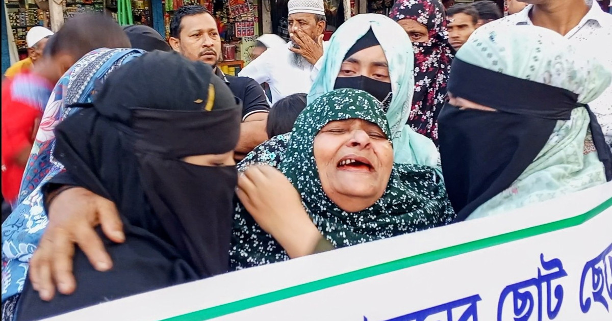 ৩১ লাখ টাকা হারিয়েও সন্তানের লাশের অপেক্ষায় মা