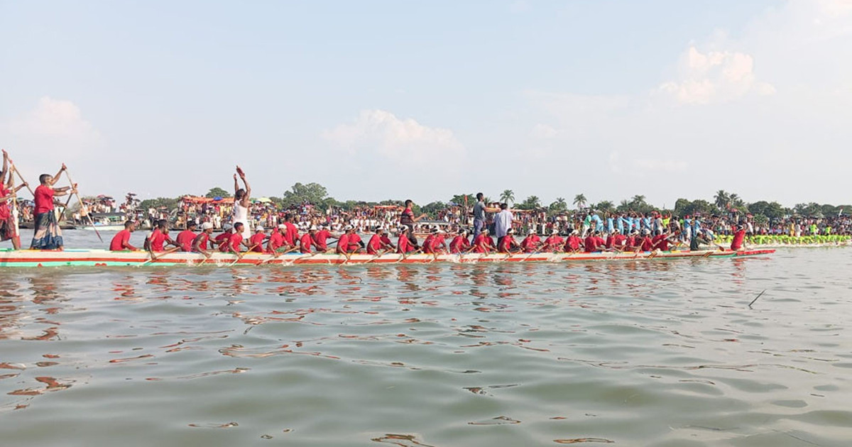 ৫০ বছর পর ইটনায় ফিরল নৌকাবাইচ, সুরমা পাড়ে লাখো মানুষের ঢল