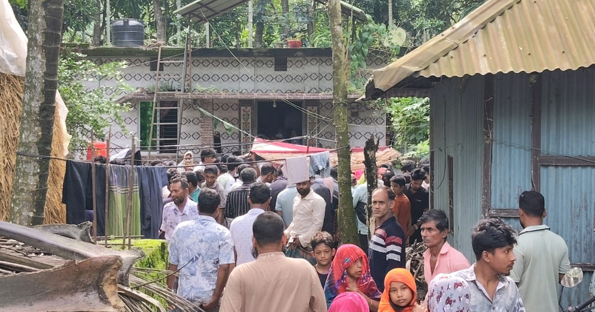 লক্ষ্মীপুরে পানিতে ডুবে নাতি-নাতনিসহ বৃদ্ধের মৃত্যু