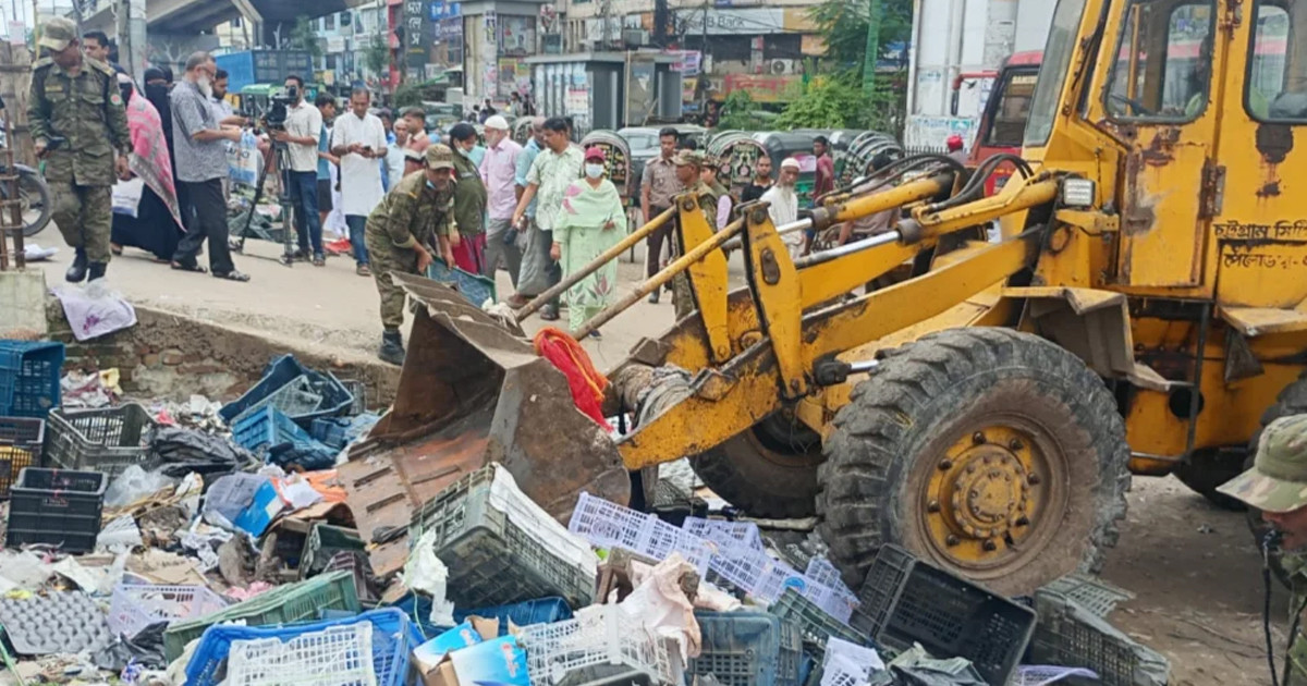 চট্টগ্রামে চসিকের অভিযানে দুই শতাধিক অবৈধ দোকান উচ্ছেদ