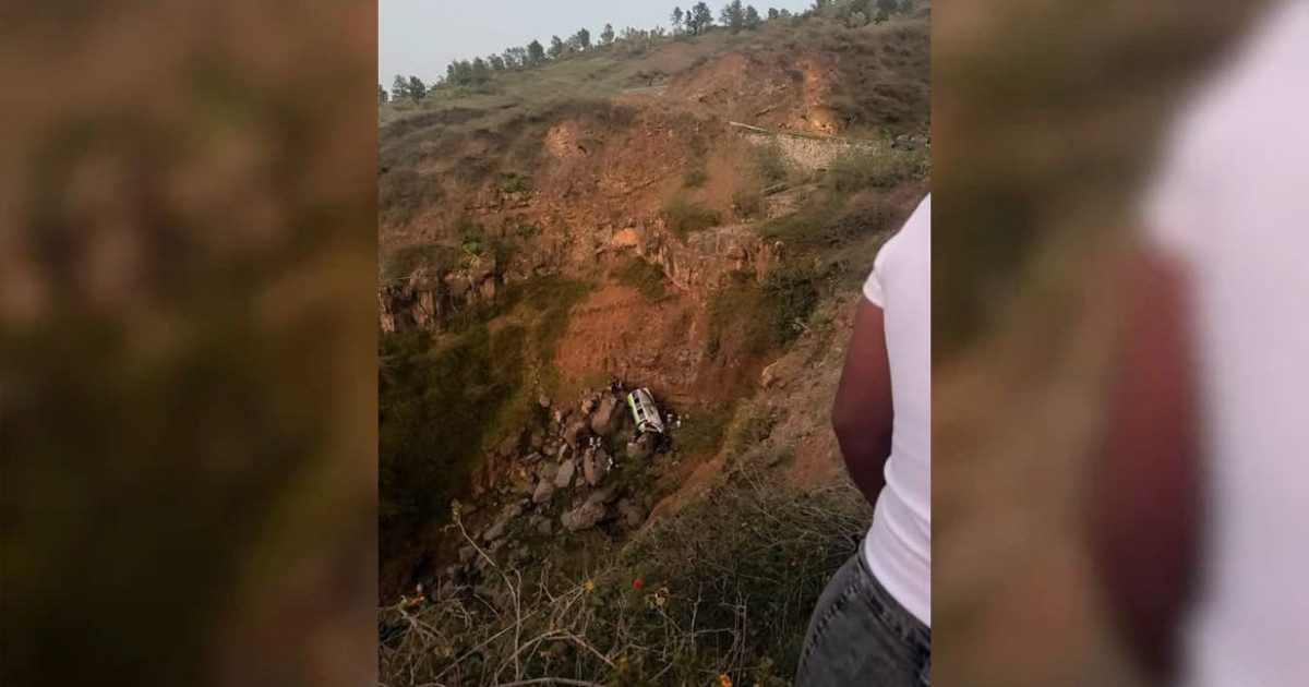 কেপ ভার্দেতে ৩০ মিটার গভীর খাদে বাস, নিহত ২৫