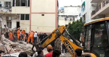 নয়াদিল্লির বহুতল ভবন ধস: ধ্বংসস্তূপের নিচ থেকে শিক্ষার্থীদের সাহায্যের আকুতি, ছুটছেন উদ্ধারকারীরা