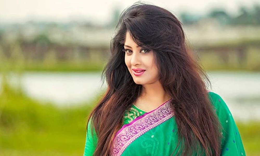 বড় সুখবর দিলেন মৌসুমি