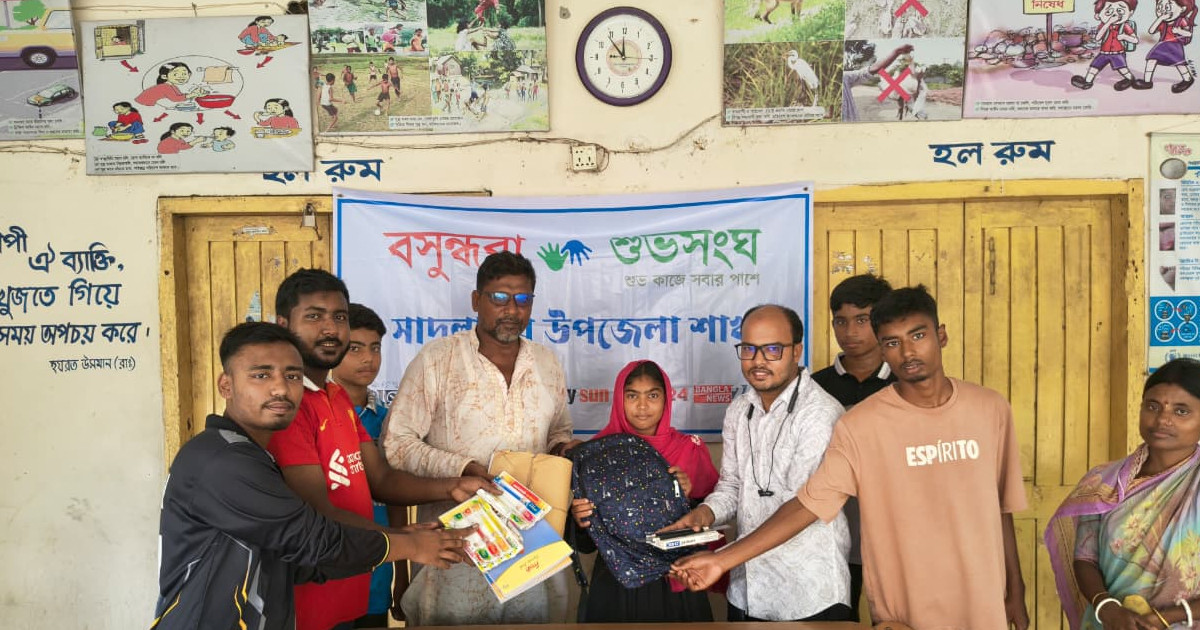 সাদুল্লাপুরে শিক্ষার্থী মৌ আক্তারকে এক বছরের শিক্ষা উপকরণ দিল বসুন্ধরা শুভসংঘ