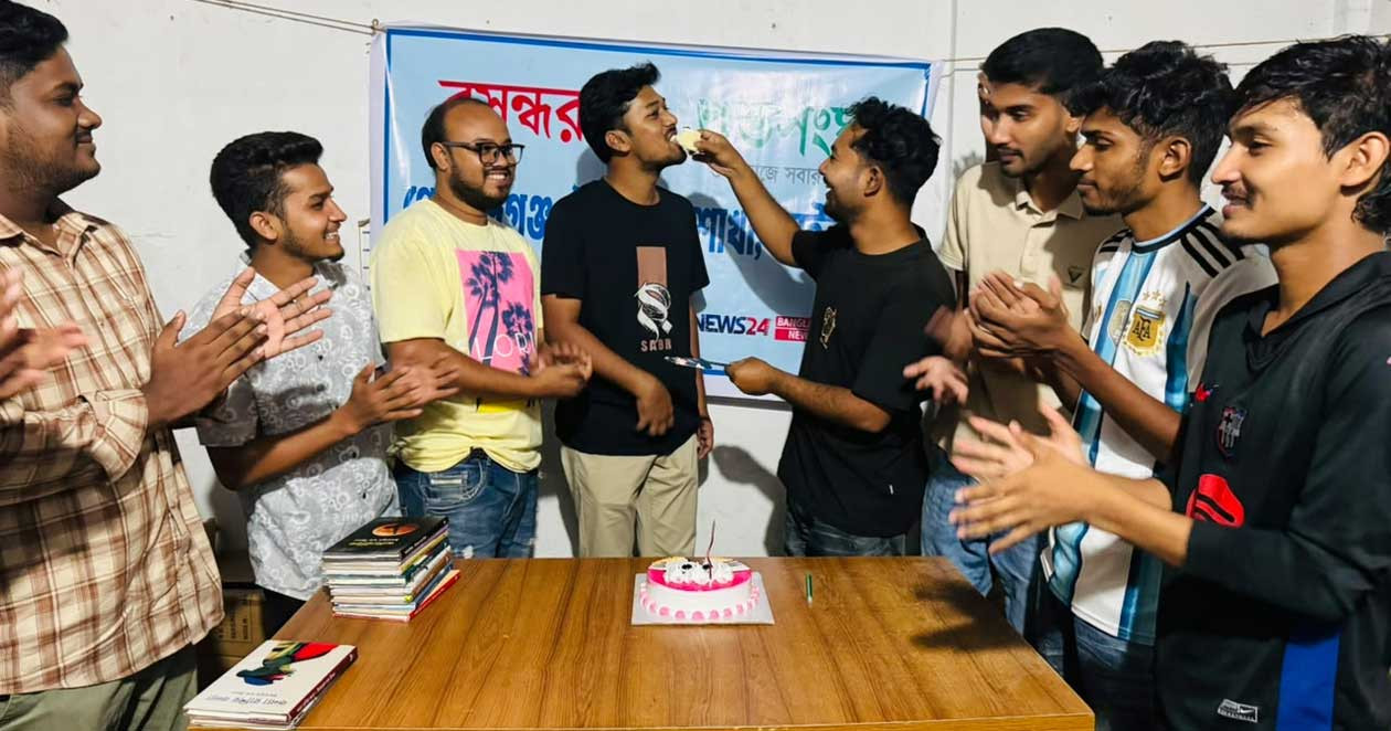 ইমদাদুল হক মিলনের জন্মদিনে গোবিন্দগঞ্জে শুভসংঘের আনন্দ আয়োজন