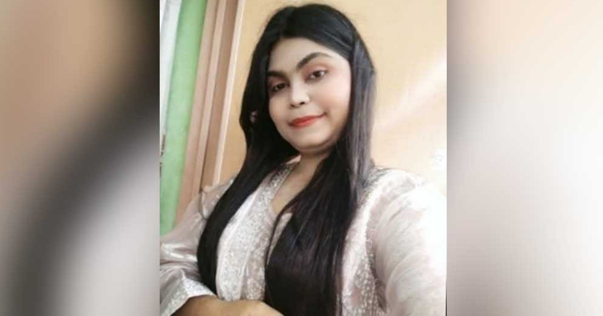 ফ্যামিলি কার্ড দেওয়ার কথা বলে টাকা নেওয়ার অভিযোগে এনসিপি নেত্রী আটক
