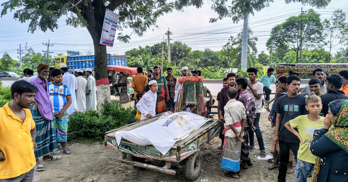 ট্রাকের ধাক্কায় মোটরসাইকেল আরোহী নিহত, ট্রাকসহ চালক আটক