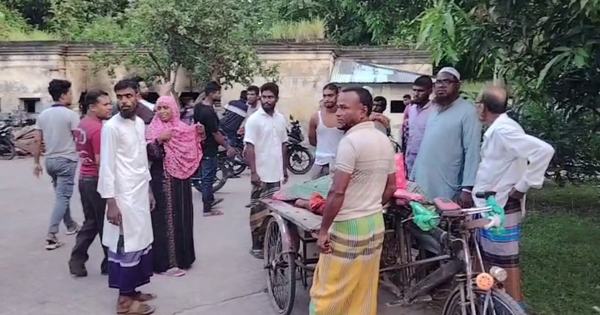 পূর্ব বিরোধের জেরে ভ্যান চালককে কুপিয়ে হত্যা