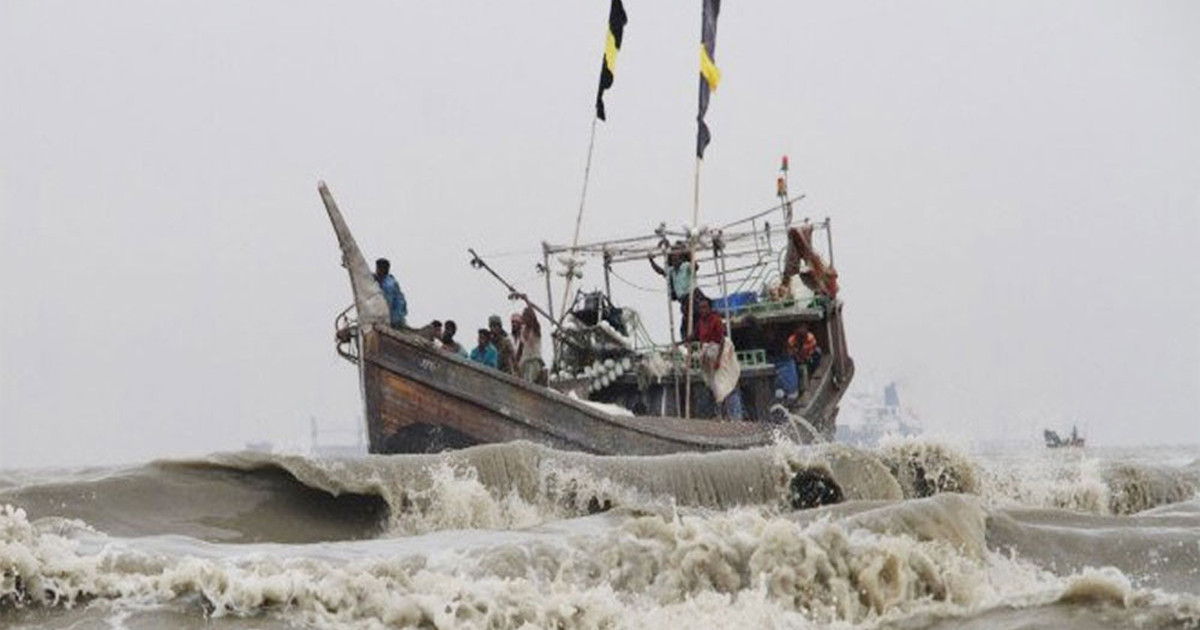সমুদ্রবন্দর থেকে নামল সতর্কসংকেত
