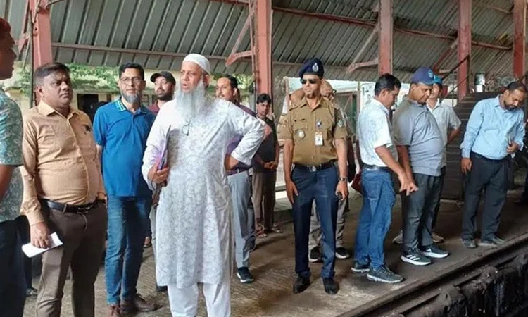 বিকল রেল ইঞ্জিন দ্রুত মেরামতের নির্দেশ