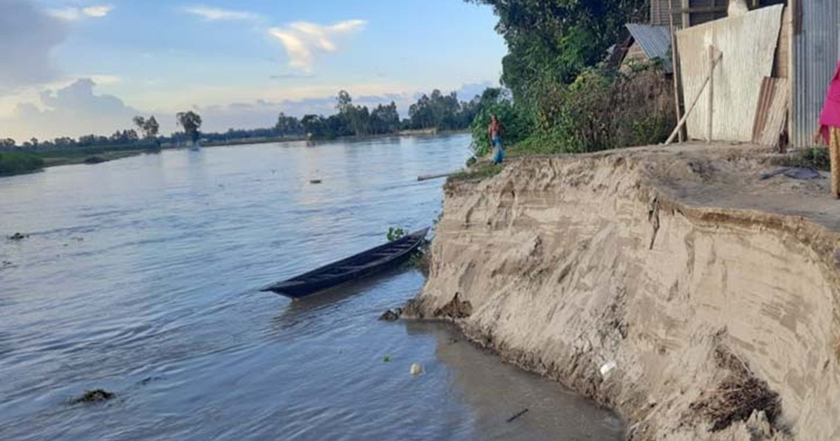 নদীর সঙ্গে ভাঙছে স্বপ্নও