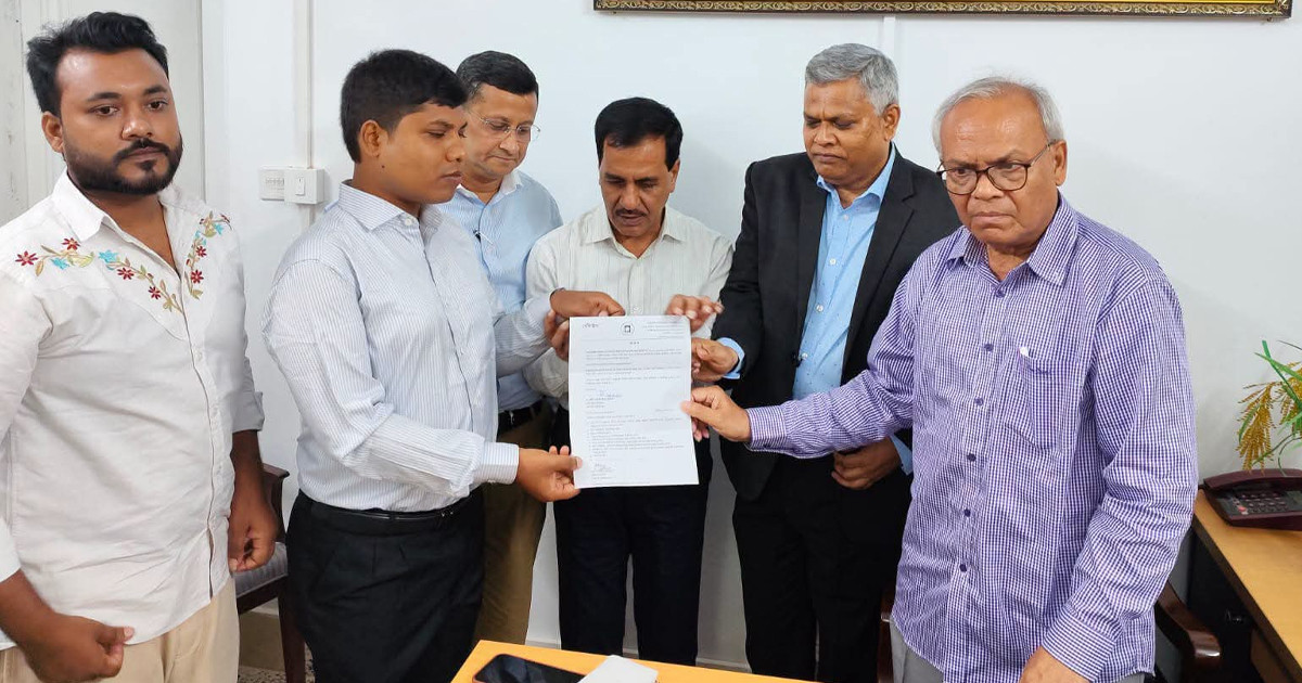 প্রধানমন্ত্রীর উদ্যোগে চাকরি পেলেন আজন্ম দৃষ্টিহীন রাবি শিক্ষার্থী