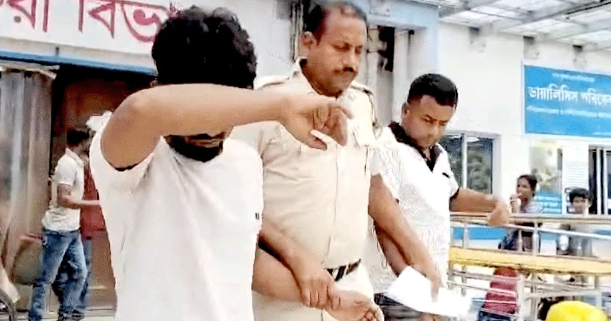পশ্চিমবঙ্গে বাংলাদেশি পর্যটকদের সঙ্গে প্রতারণা, ২ ভারতীয় গ্রেপ্তার
