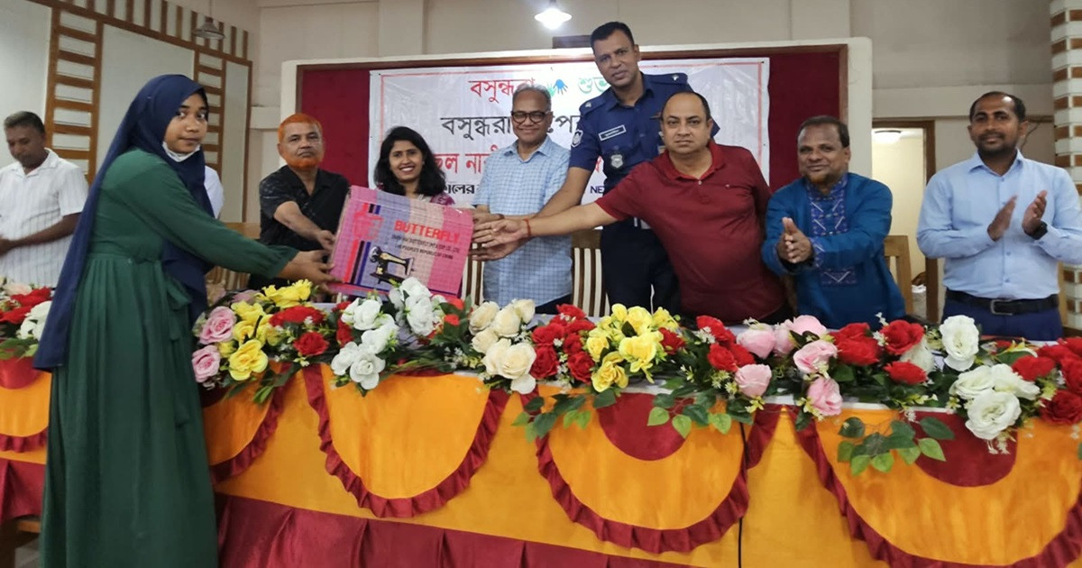 নান্দাইলে তিনমাস প্রশিক্ষণ শেষে বসুন্ধরা শুভসংঘের সেলাই মেশিন বিতরণ