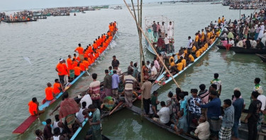 ঘোড়াউত্রা নদীতে নৌকাবাইচ, উৎসবে মেতেছে নিকলী