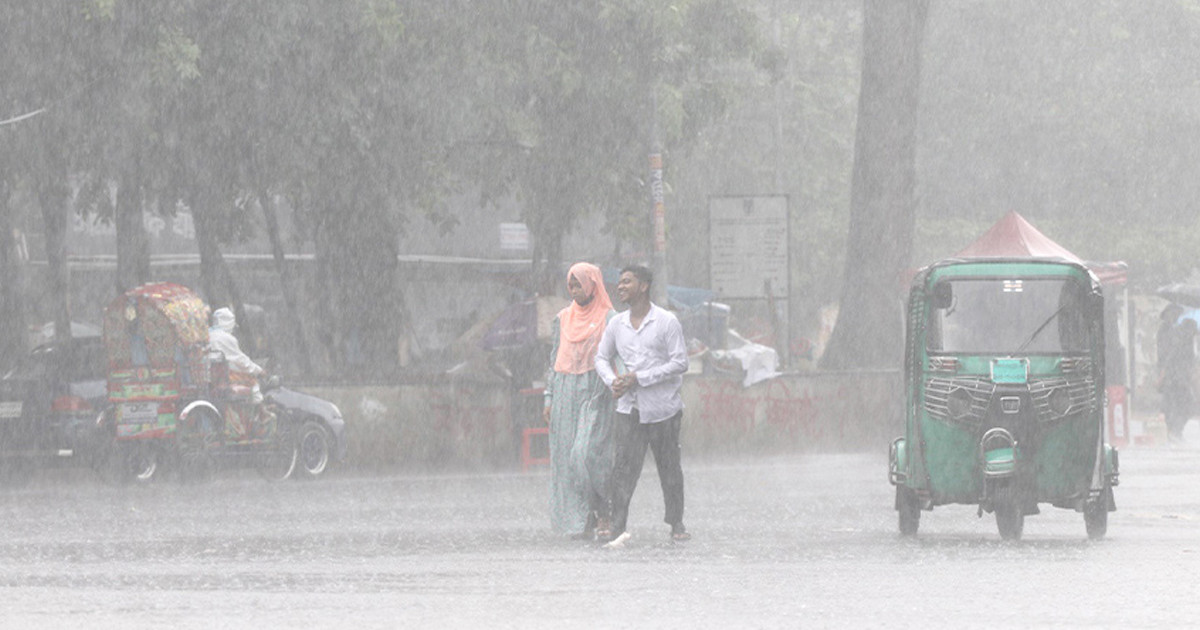 দুপুরের মধ্যে ৬ জেলায় ঝোড়ো হাওয়াসহ বৃষ্টির শঙ্কা