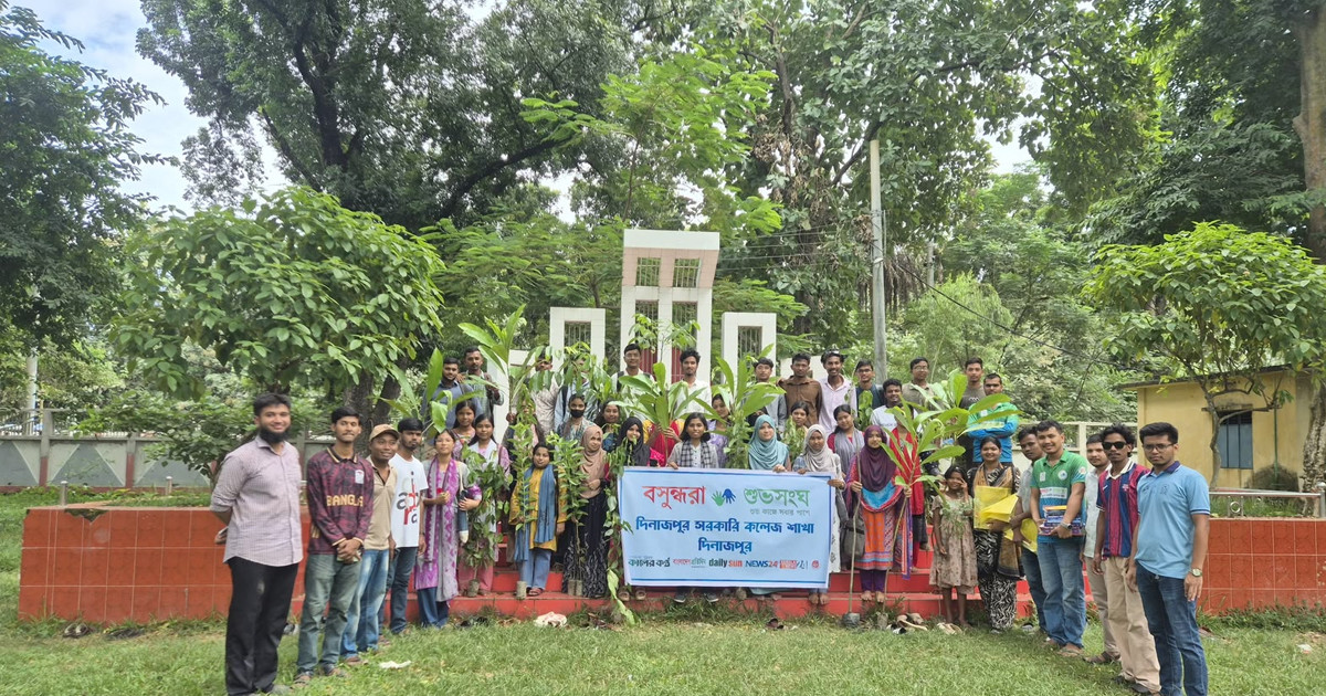 পুরোনো বইয়ের বিনিময়ে গাছের চারা, পরিবেশ রক্ষায় বসুন্ধরা শুভসংঘের ব্যতিক্রমী উদ্যোগ