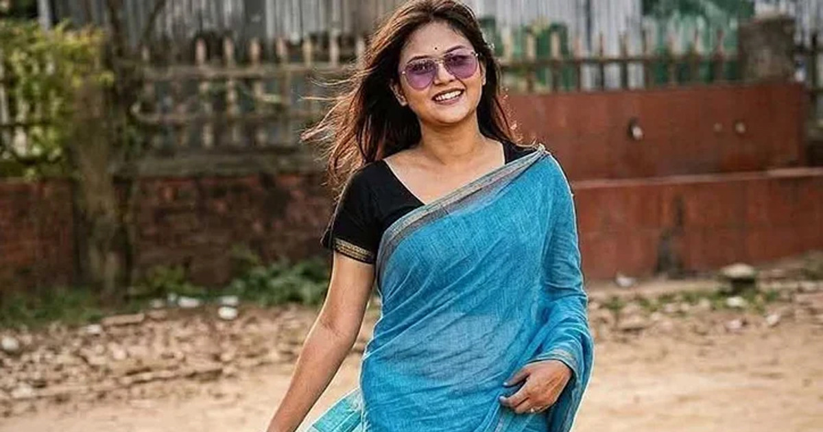 ‘শ্রাবণের মেঘগুলো’ গানে ভাইরাল সেই বিউটি জেলার শ্রেষ্ঠ শিক্ষক