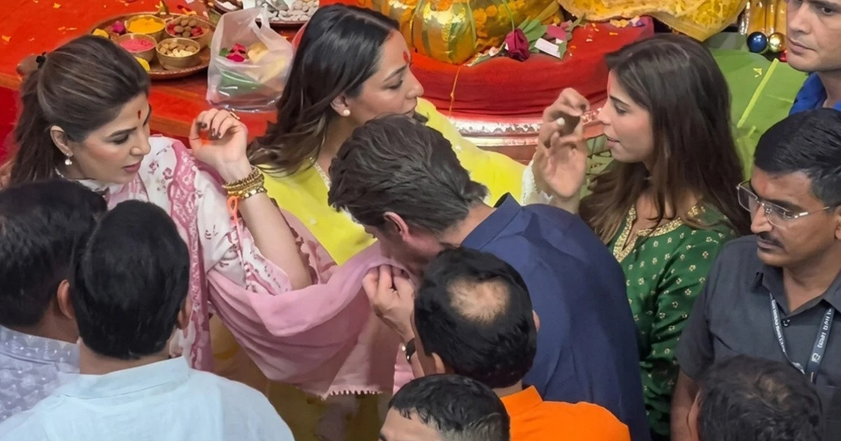 স্ত্রী পাশে থাকা সত্ত্বেও ম্যানেজারের ওড়নায় মুখ মুছলেন শাহরুখ, ভিডিও ভাইরাল