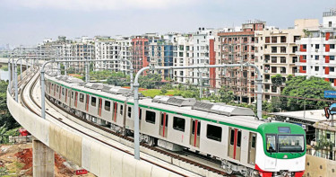 খুলে গেল চলন্ত মেট্রোর দরজা