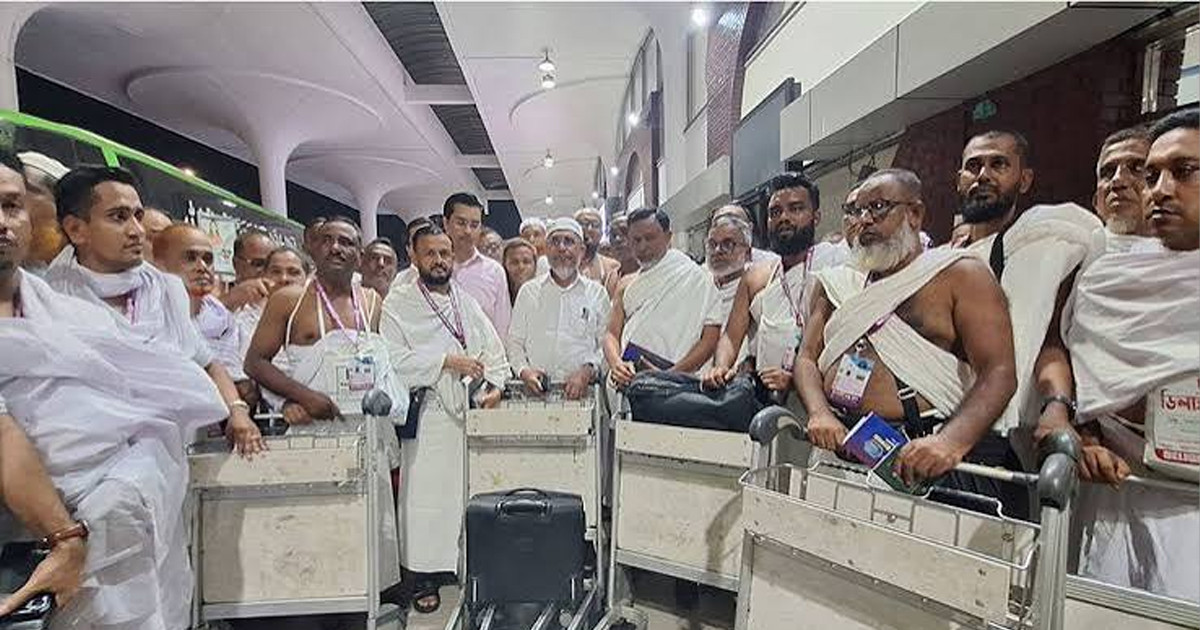 ৪৭ নেতাকর্মীকে ওমরায় পাঠালেন লুৎফুজ্জামান বাবর