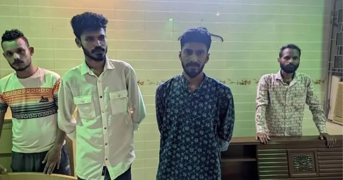 বাকৃবির গেস্ট হাউসে পুলিশি অভিযান, ইয়াবাসহ আটক ৪
