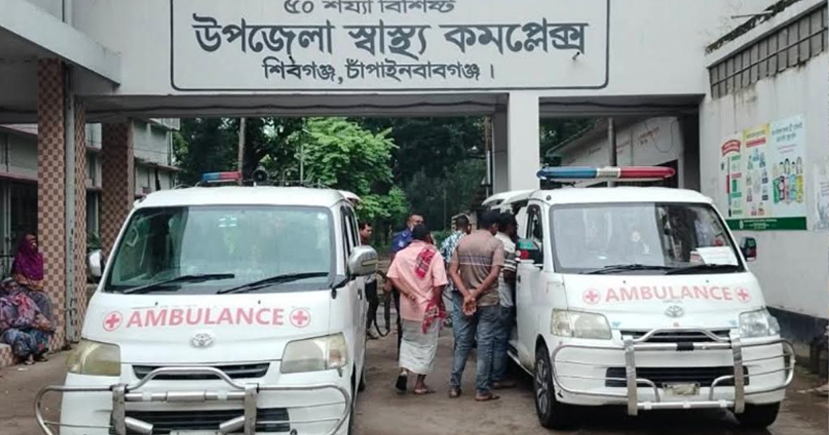 চাঁপাইনবাবগঞ্জে ভুটভুটি উল্টে খাদে, বাবা-ছেলেসহ প্রাণ গেল ৩ জনের