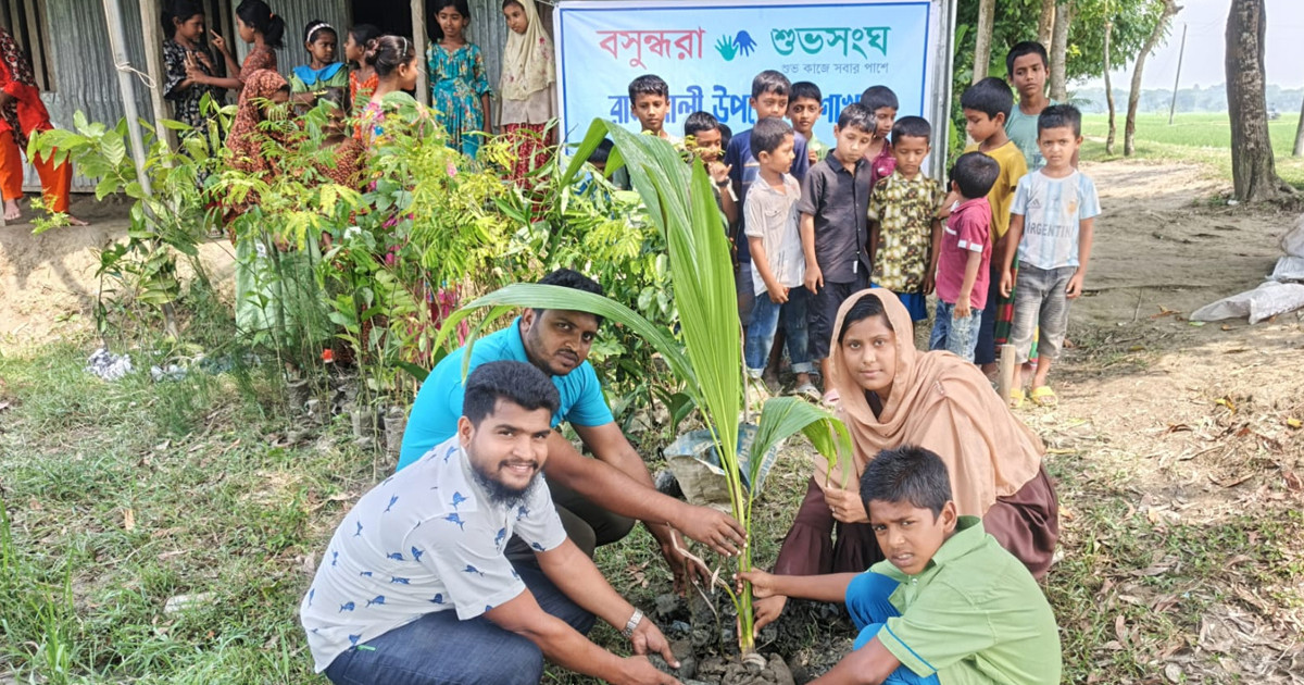 চরইমারশনে বসুন্ধরা শুভসংঘ স্কুলে বৃক্ষরোপণ, শিক্ষার্থীদের হাতে শতাধিক চারা