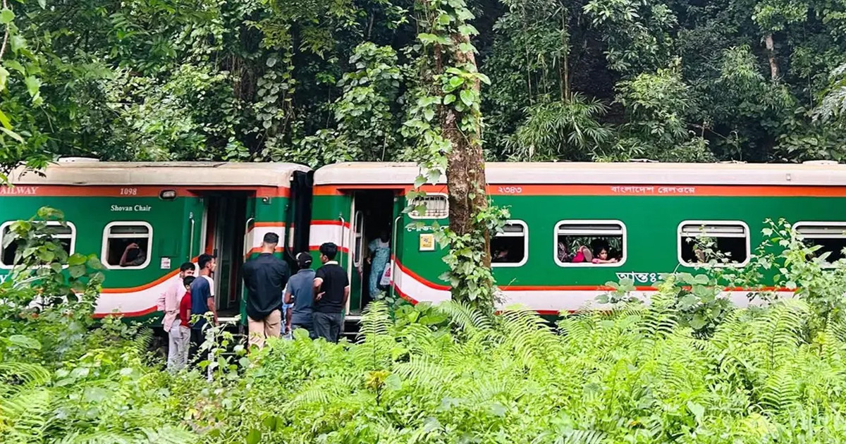 লাউয়াছড়ায় ‘পাহাড়িকা এক্সপ্রেসের’ বগি বিচ্ছিন্ন, ৪ ঘণ্টা পর ট্রেন চলাচল স্বাভাবিক