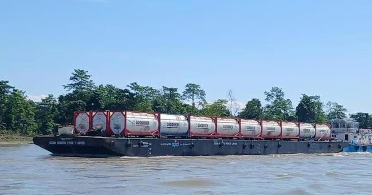 ৭০ বছর পর আসাম থেকে ঢাকার পথে প্রথম নৌযান