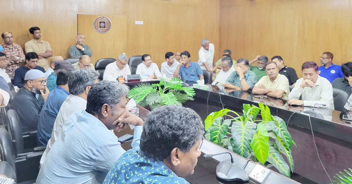 সাংবাদিকদের ওপর হামলার ঘটনায় রাবির হল প্রাধ্যক্ষকে অব্যাহতি