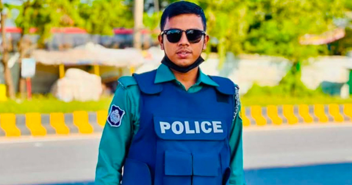 নিহত পুলিশ কনস্টেবলের মায়ের আহাজারি, ‘আমার বাবায় জানি কত কষ্ট পাইয়া মরছে’