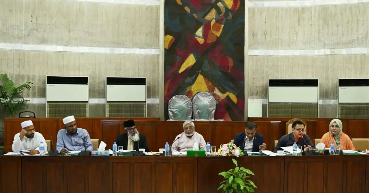নিত্যপণ্যের মূল্যবৃদ্ধি রোধে কঠোর পদক্ষেপ চায় সংসদীয় কমিটি