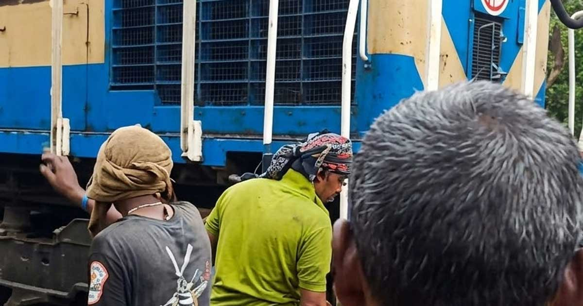 চুয়াডাঙ্গায় হঠাৎ ঝড়ে কয়েকটি গ্রাম লন্ডভন্ড
