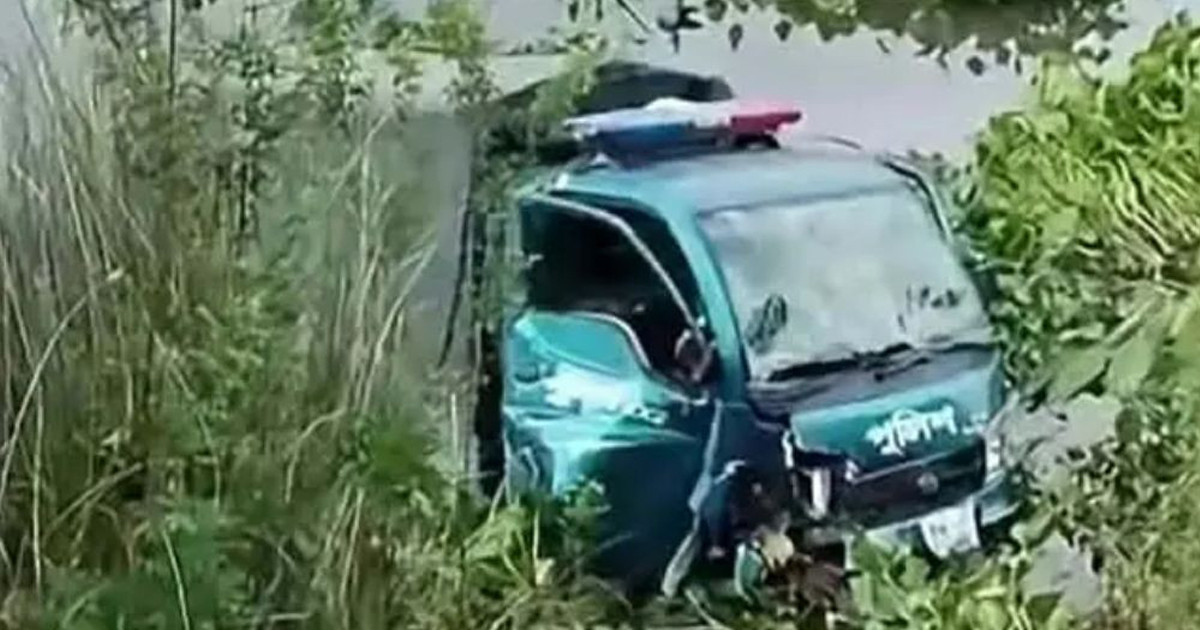 ব্রাহ্মণবাড়িয়ায় পুলিশের পিকআপ খাদে, ২ আসামিসহ আহত ৫