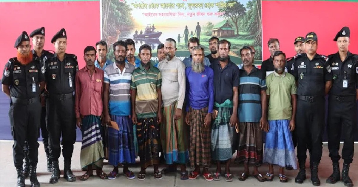 আলিফ বাহিনীর ১৫ দস্যুর আত্মসমর্পণ
