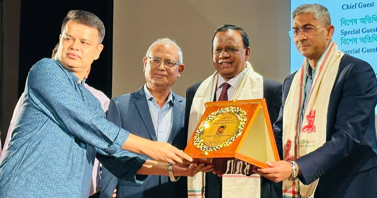 ‘মহাত্মা গান্ধী গুডউইল অ্যাওয়ার্ড’ পেলেন কালের কণ্ঠের ফারুক মেহেদী