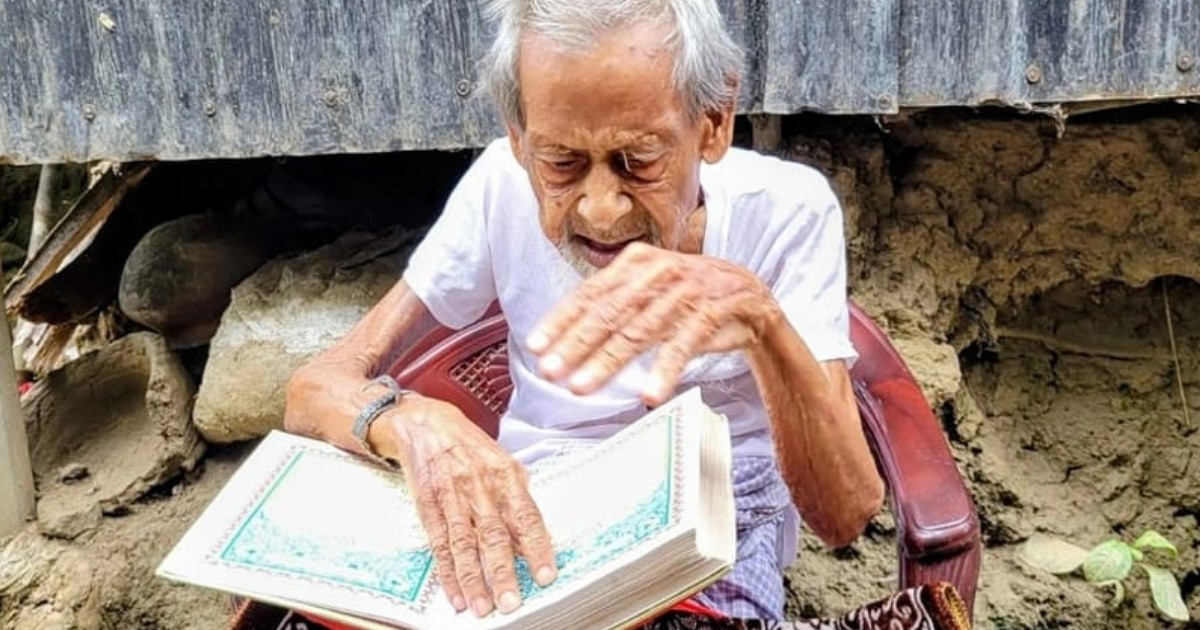 চশমা ছাড়াই কোরআন পড়তেন, নাটোরের ১২৩ বছর বয়সী সেই আব্বাস প্রামাণিক আর নেই