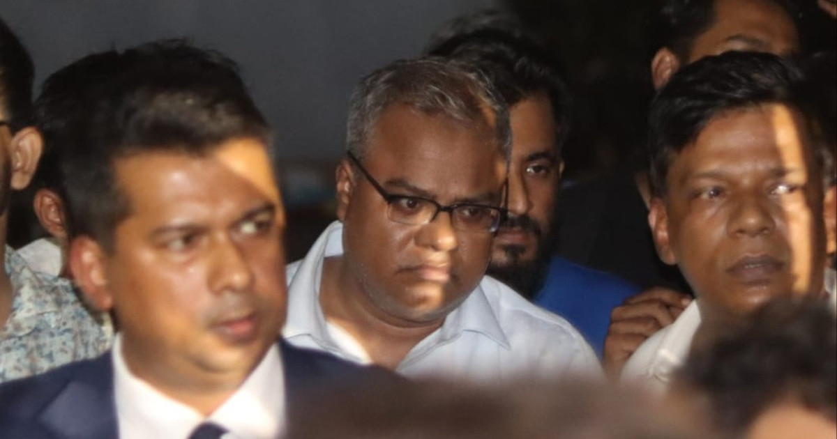 ৩০ ঘণ্টা পর মুক্ত চুয়েট উপাচার্য, শিক্ষার্থীদের ‘ভুয়া ভুয়া’ স্লোগান