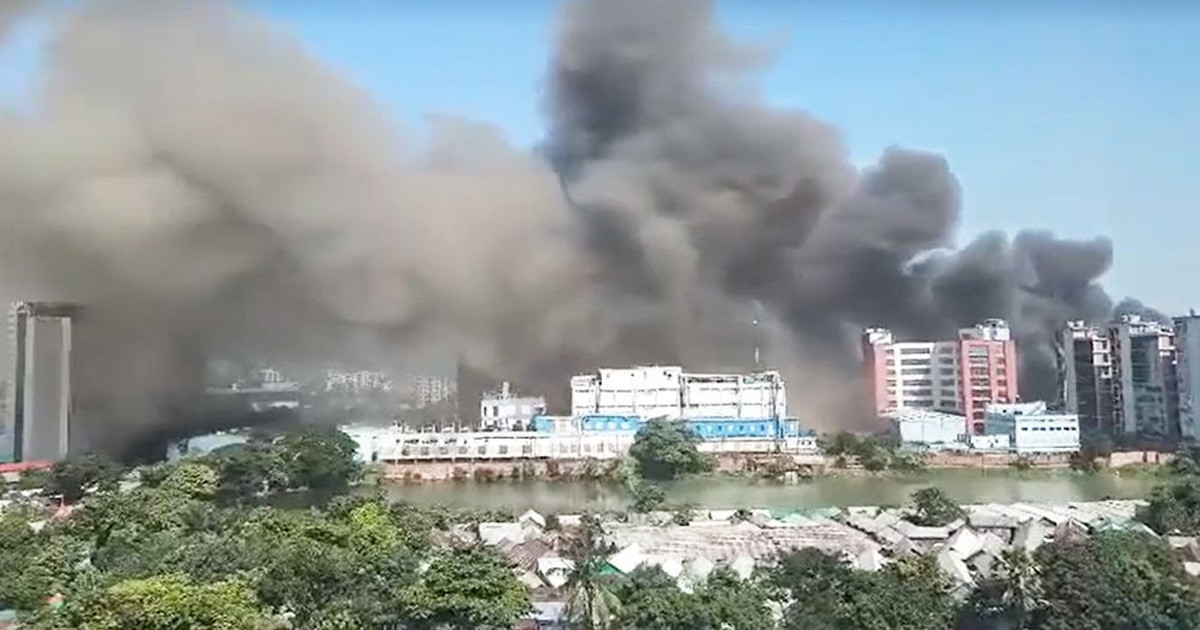 টঙ্গীর চেরাগআলীতে ওষুধ কারখানায় আগুন, ঘটনাস্থলে ১১ ইউনিট