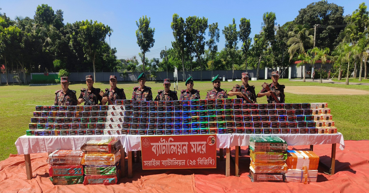 ব্রাহ্মণবাড়িয়ায় সীমান্তে ১২ কোটি টাকার মোবাইল ডিসপ্লে জব্দ