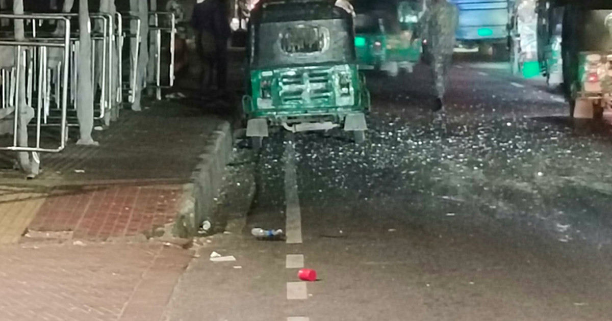 জুলাই গণঅভ্যুত্থান স্মৃতি জাদুঘরের সামনে ককটেল বিস্ফোরণ, আহত ১