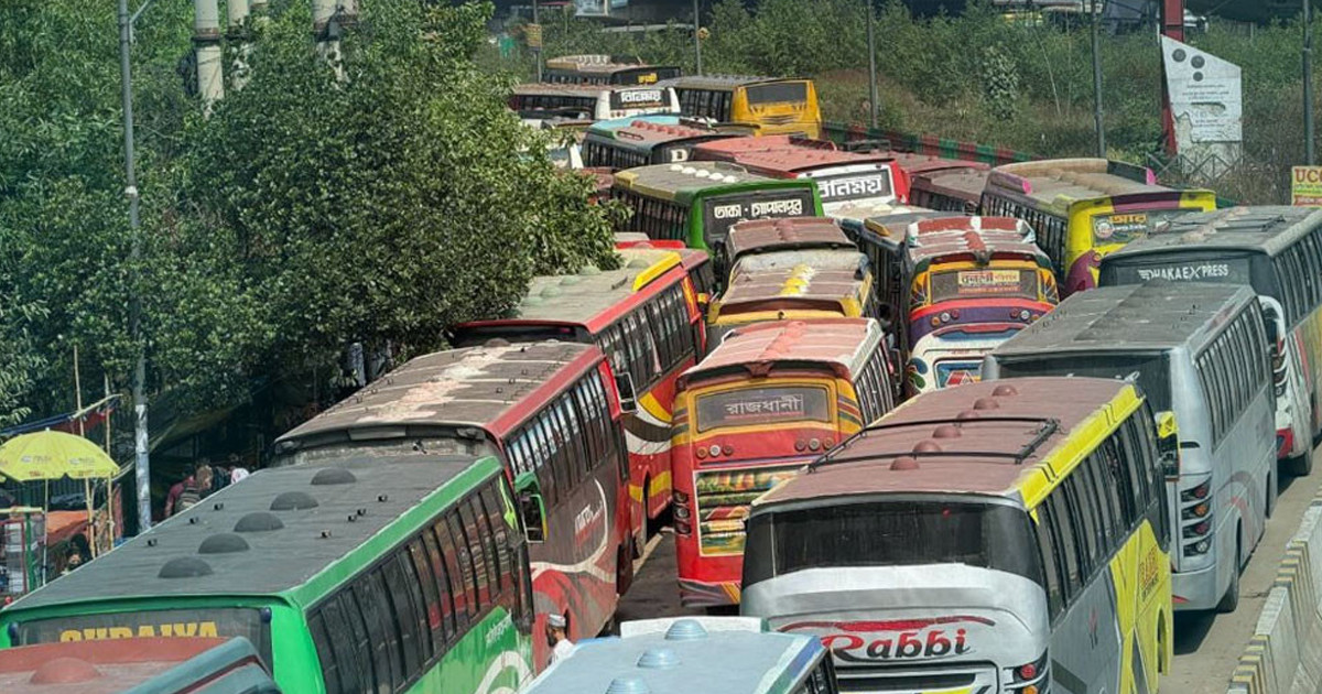 রাজধানীতে বাসের রুট ৯৮ থেকে কমিয়ে করা হচ্ছে ৩২