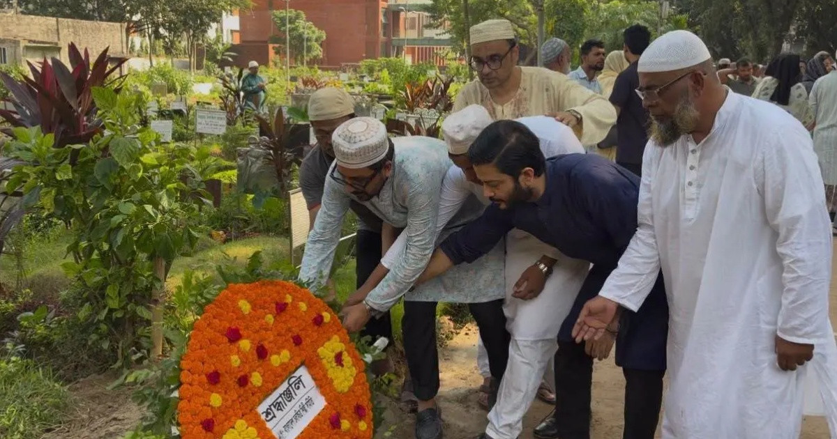 ছোট ছেলের দেখা মিলল না, নাসিমা খানের দাফন দিলেন বড় ছেলে