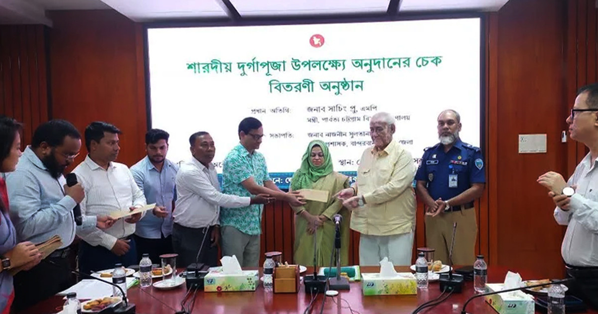 উৎসবমুখর পরিবেশে দুর্গাপূজা হবে, গুজবে কান না দেওয়ার আহ্বান পার্বত্যমন্ত্রীর