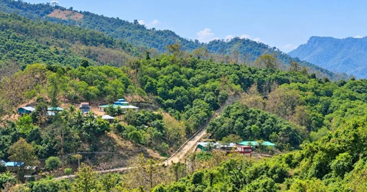 বান্দরবানে ঝুঁকিপূর্ণ সড়কে পর্যটকবাহী যান চলাচল বন্ধ