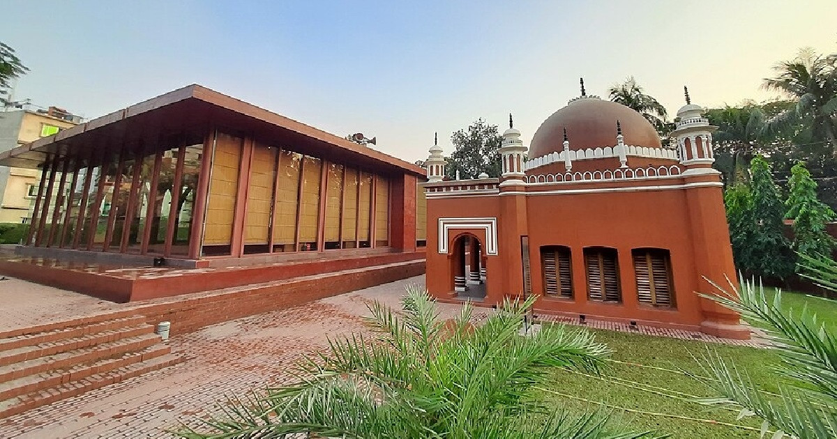 দেড় শতাব্দী পুরানো দোলেশ্বর হানাফিয়া জামে মসজিদ