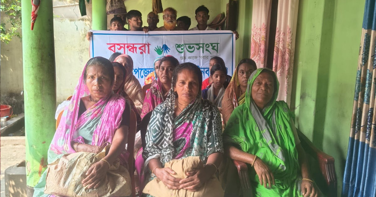 শিবগঞ্জে দুর্গাপূজা উপলক্ষে ১৫ পরিবারকে খাদ্যসহায়তা দিল বসুন্ধরা শুভসংঘ